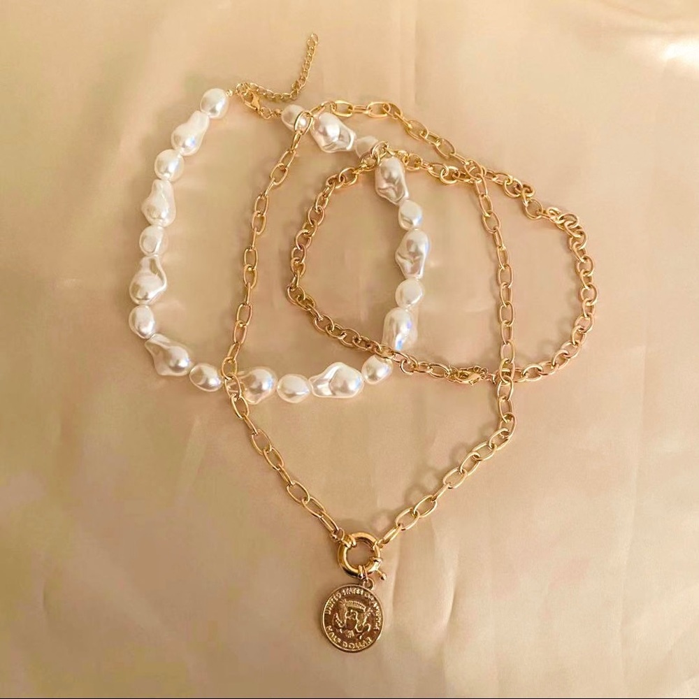 💕Last one Multi Layered Pearl Golden Necklace choker - Picture 3 of 9